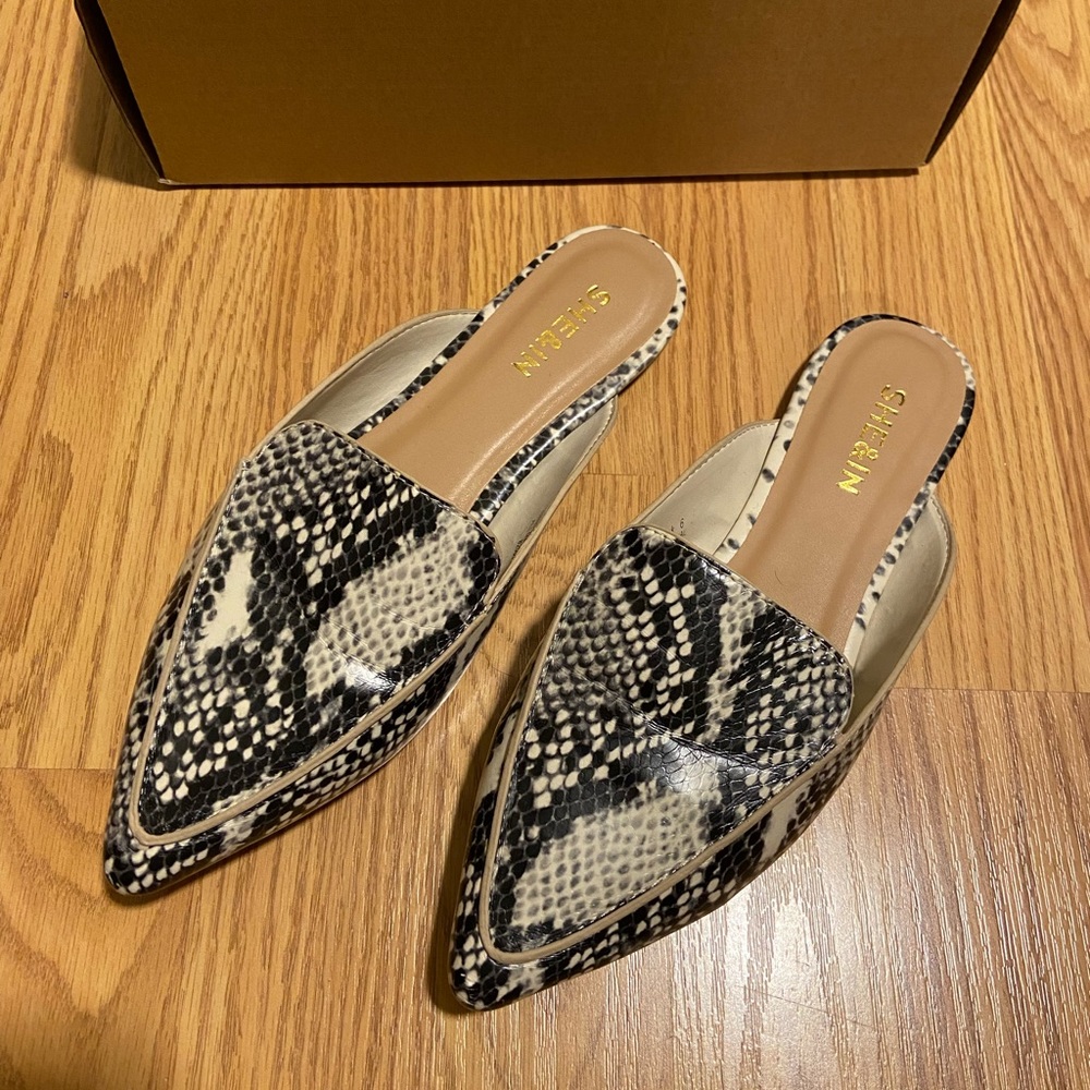 Snakeskin print flat mules